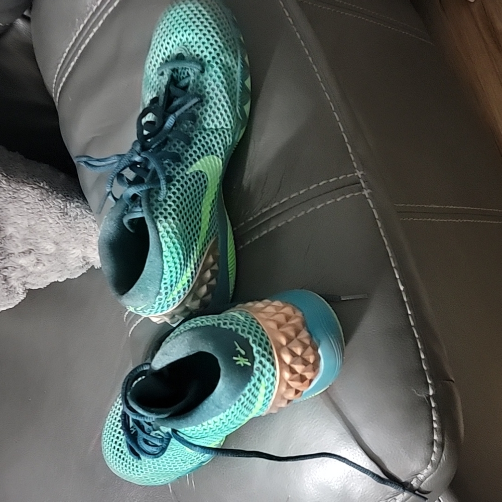 NIKE - Picture 3 of 3